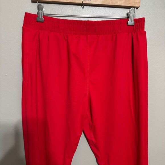 Zyia Red Everywhere Zipper Jogger size Large - Picture 5 of 8